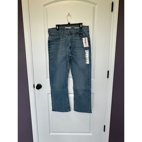 NWT Wrangler Relaxed Bootcut Men's Jeans Size 34 x 30 - Picture 1 of 9